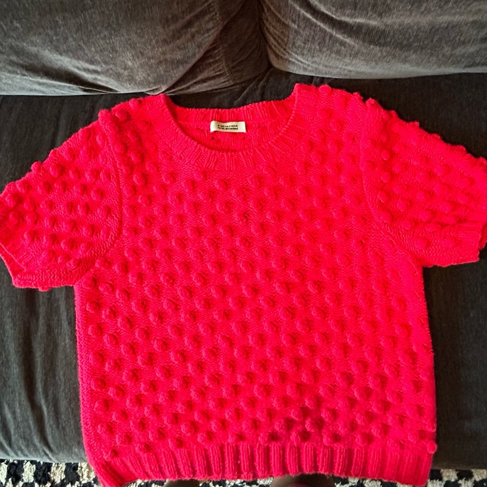 A detacher “popcorn” short sleeve sweater size M like new condition